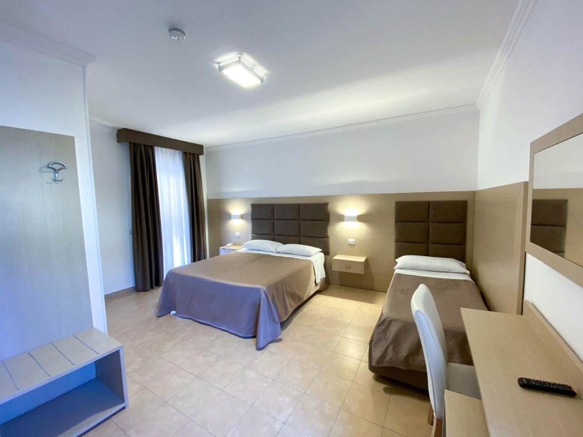 בולסנה Le Naiadi Park Hotel Sul Lago מראה חיצוני תמונה